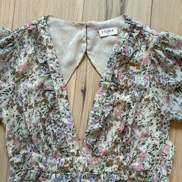 Storia Flutter Sleeve Deep V with Ruffled Tiered Skirt and Open Lace Back - Picture 3 of 6